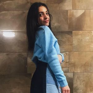 Meet your Posher, Negar